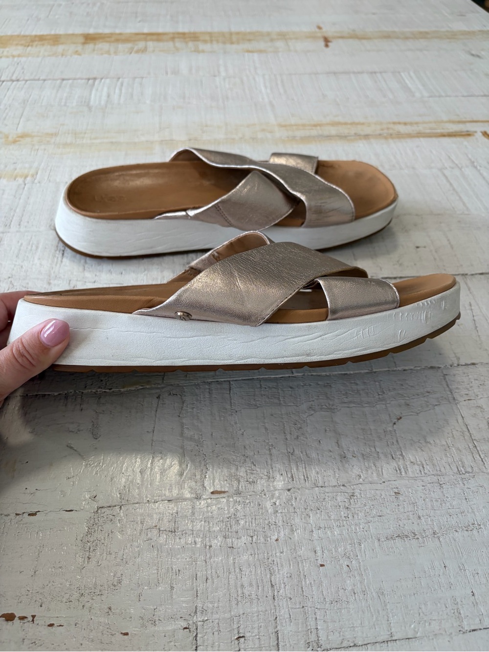UGG Emily Slides size 10 Metallic Gold‎ Leather Sandals Criss Cross Straps - Picture 13 of 13